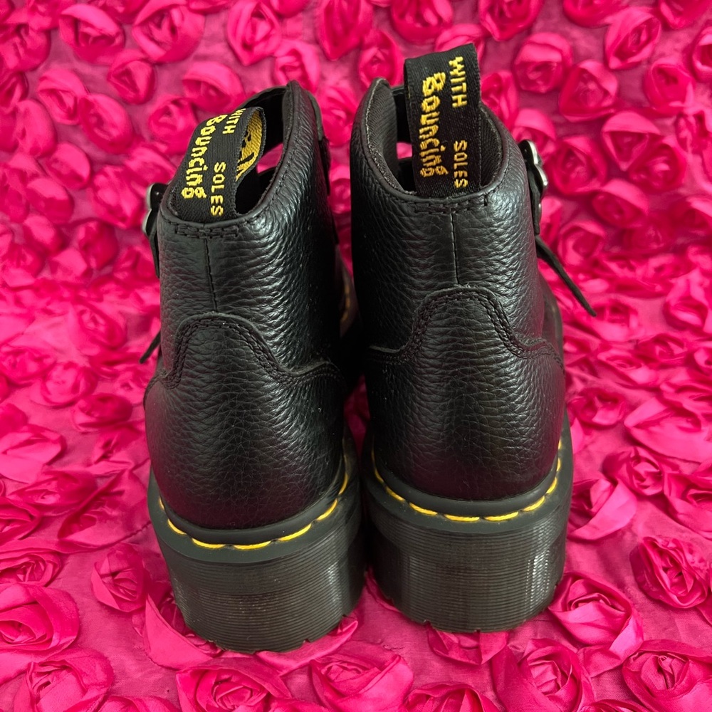 Dr. Martens Devon Flower boots 🖤 - Picture 5 of 7